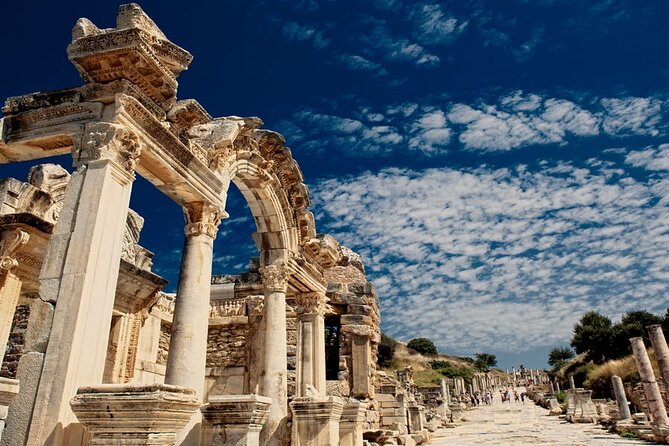 Half-Day Group Tour in Pompeii with Pick Up - What the guide adds to the ruins