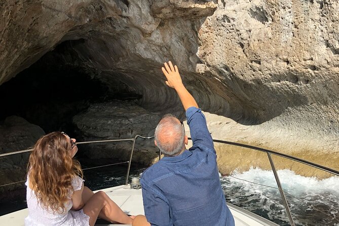 Half day to discover the fascinating island of Capri - Leaving Positano by private boat