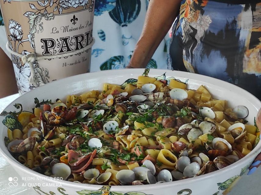 Ischia: Island Boat Tour with Neapolitan Lunch & Snorkeling - A Neapolitan lunch served aboard