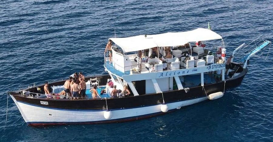 Ischia: Island Boat Tour with Neapolitan Lunch & Snorkeling - Forio to Citara and Sorgeto