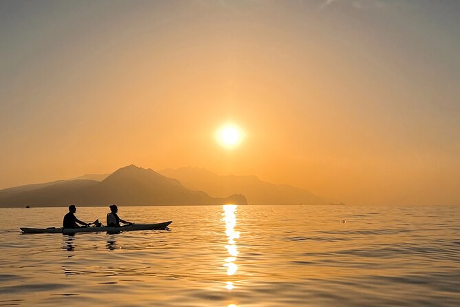 Kayak tour in Capri between caves and beaches. Photos included. - What the 90-minute timing really means