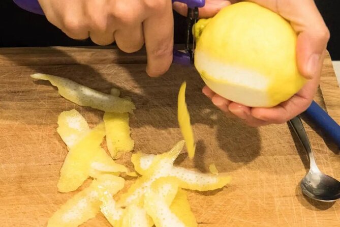 Learn how to make Amalfi limoncello - Who will enjoy this Amalfi activity most?