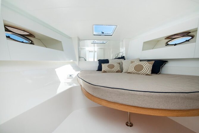 Luxury Capri Dining Experience & Aperitif with Yacht Transfer - Timing, meeting point, and practical details