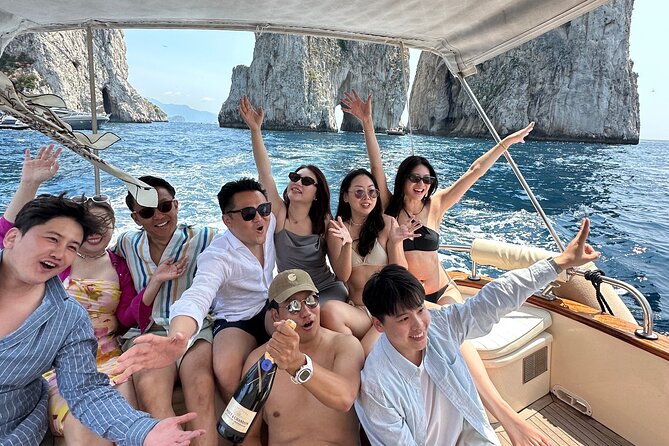 Luxury private boat tour to Capri and Blue Grotto on Gozzo 32 ft - The crew and the tone of the day