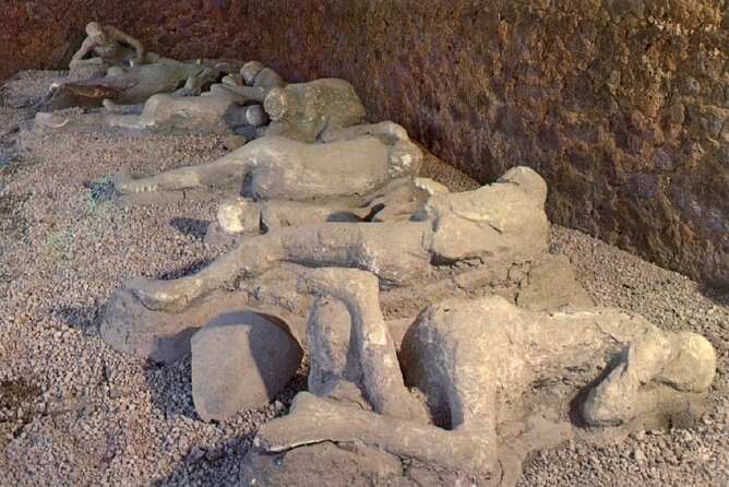 Mt. Vesuvius and Pompeii Full-Day Tour from Sorrento - The lunch stop keeps the schedule moving