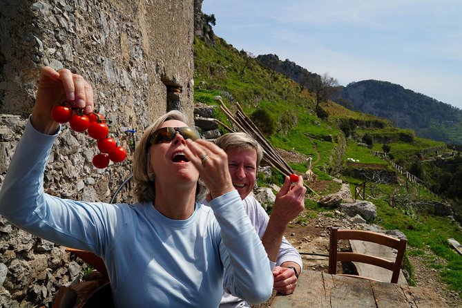 On the Path of the Gods: private trekking and shepherd snack - What the private guide adds