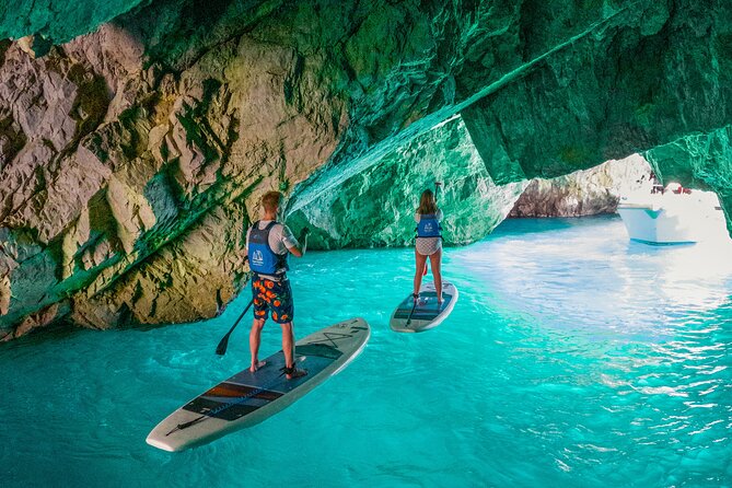 Paddleboard in Capri between caves and beaches. Photos included! - Key points to know before you book