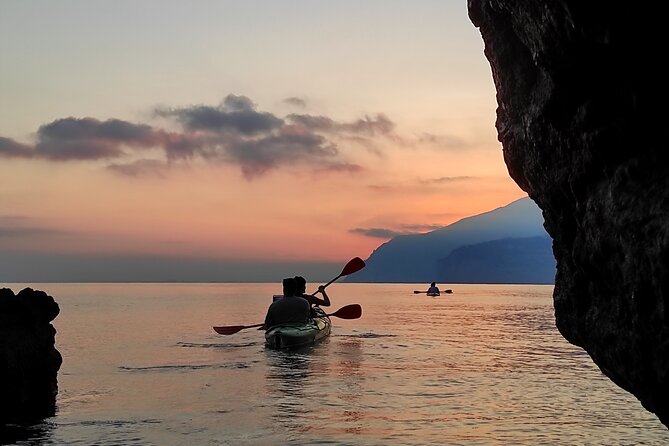 Panoramic Sorrento Kayaking Experience with Swimming & More - What makes the guides important