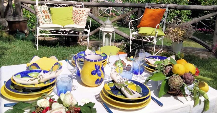 Piano di Sorrento: Cooking Class with Food Tasting and Wine - A family welcome at the villa entrance