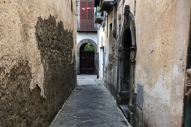 Piano di Sorrento Walking Tour with a Local - Via Ponte di Mortora and the tufa-rock valley