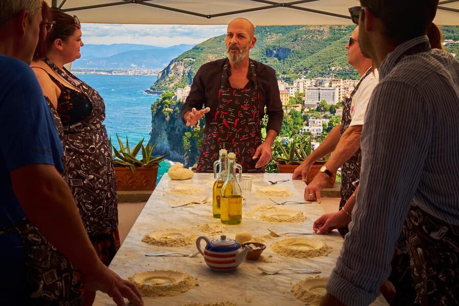 Pizza pasta e sorrento traditional cuisine 100% hands on - Fresh pasta and Caprese ravioli