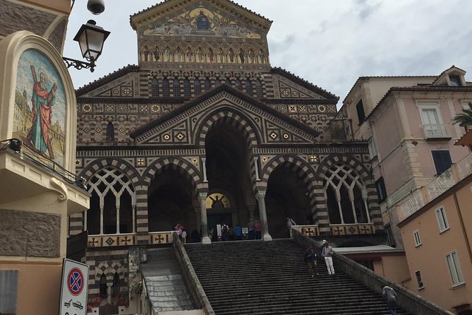 Pompeii- Amalfi Coast tour from Sorrento, with licensed guide included - Who should book this tour?