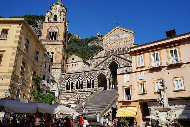 Pompeii and Amalfi Coast Private Day Trip with Pick Up - Positano: a short walk into the cliffs