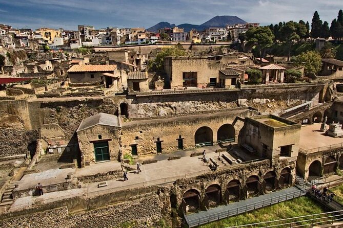 Pompeii and Herculaneum from Sorrento or Naples - Pompeii in three hours: scale, streets, and daily life