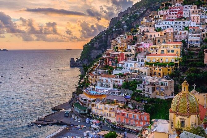Pompeii and Naples with Street Food from Sorrento and Naples - Entering Pompeii with an archaeologist
