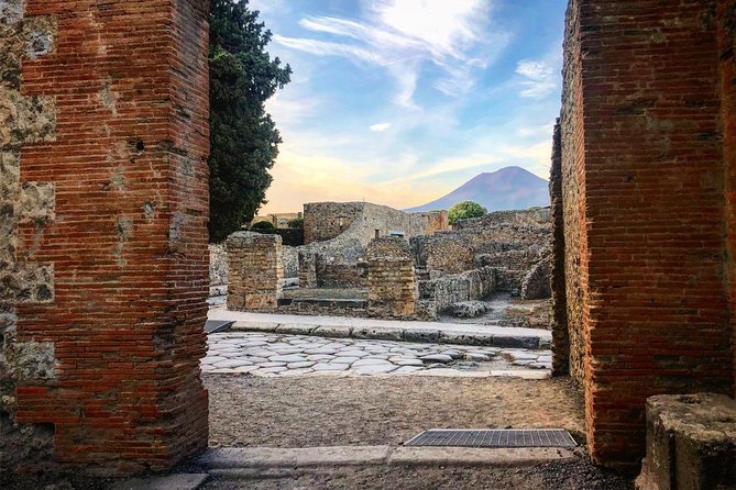 Pompeii Guided Tour From Sorrento Coast - Why a guided visit helps at Pompeii