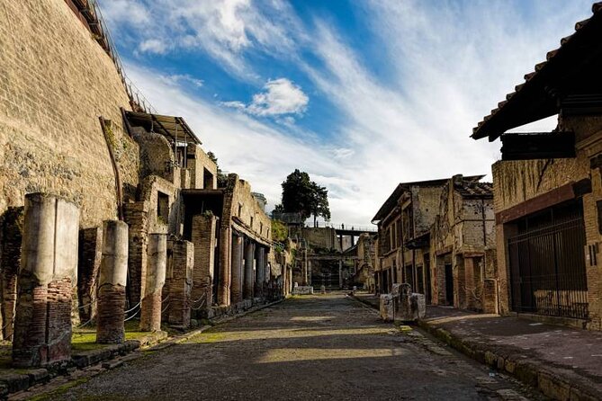 Pompeii Herculaneum - Herculaneum and its more compact scale