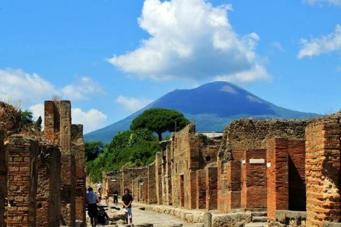 Pompeii, Mt Vesuvius and Wine Tour - The uphill walk on Mount Vesuvius
