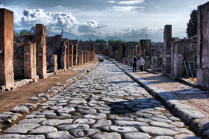 Pompeii Ruins & Wine Tasting with Lunch on Vesuvius with Private Transfer - What two hours at Pompeii really gives you