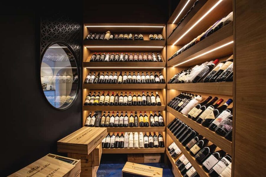 Positano: a journey through local wines - The First Pour: Learning to Look and Smell