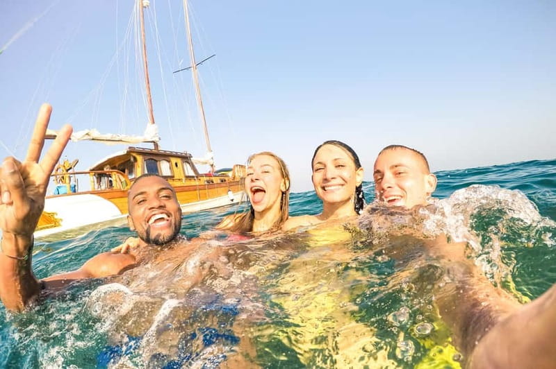 Positano: Boat Adventure, Caves, Beaches, Snorkeling, Amalfi - Leaving Positano and settling into the boat