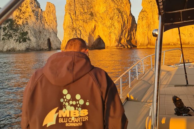 Private 4-Hour Boat Tour to Capri island with limoncello tasting - The lighthouse and Bourbon fort path