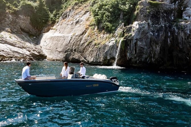 Private Boat Excursion with Skipper on the Amalfi Coast - Boat size and rough-water comfort