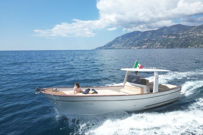 Private Boat Tour Along the Amalfi Coast - Setting out at 9:00 am