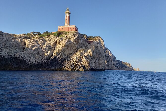 Private boat tour along the coast of Capri : 2 hours of beauty - What the $260.36 group price really means