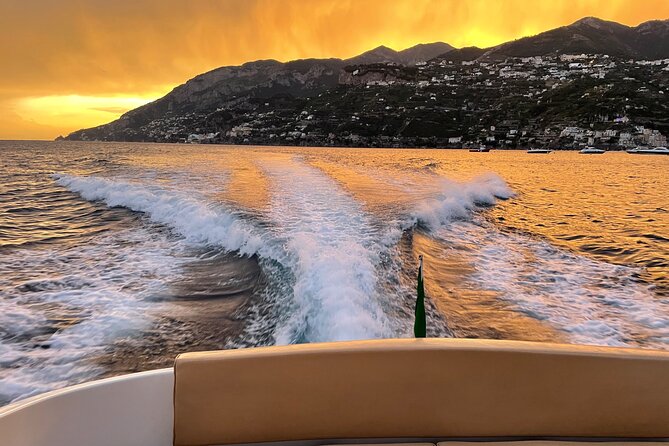 Private Boat Tour at Sunset on the Amalfi Coast - An hour around Positano