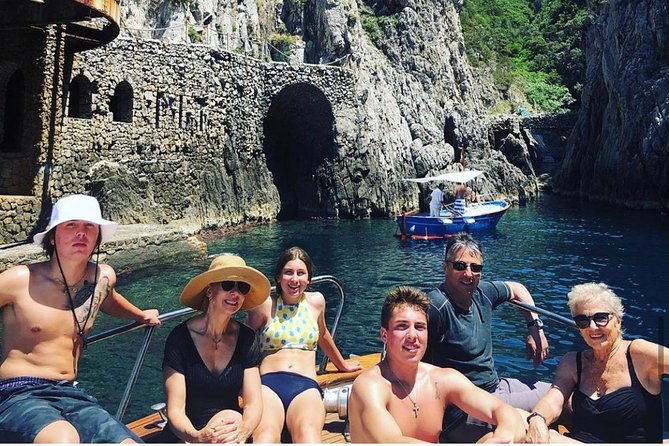 Private boat tour Capri & Positano - Circling Capri and its famous sea caves