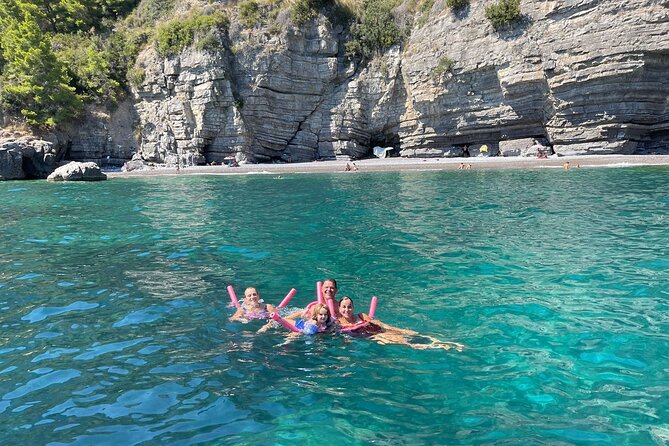 Private boat tour of the Amalfi Coast from Sorrento - Amalfi for 90 minutes