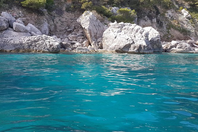 Private boat tour of the island of Capri - Four hours to make Capri your own