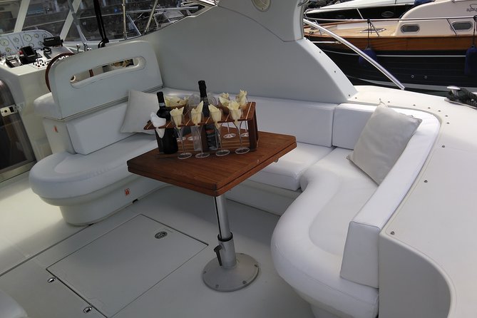 Private Cruise around Capri - yacht 40' - Captain Roberto and the service onboard