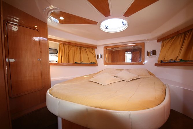 Private Cruise around Capri - yacht 40' - What the $2,978.54 price really buys