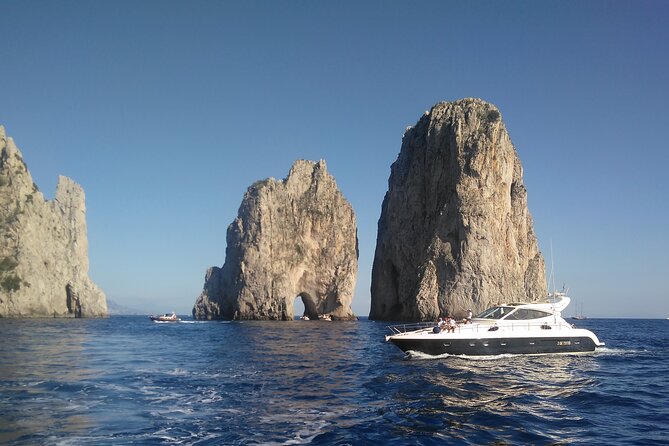 Private Cruise around Capri - yacht 50' - Who will enjoy this private Capri cruise?