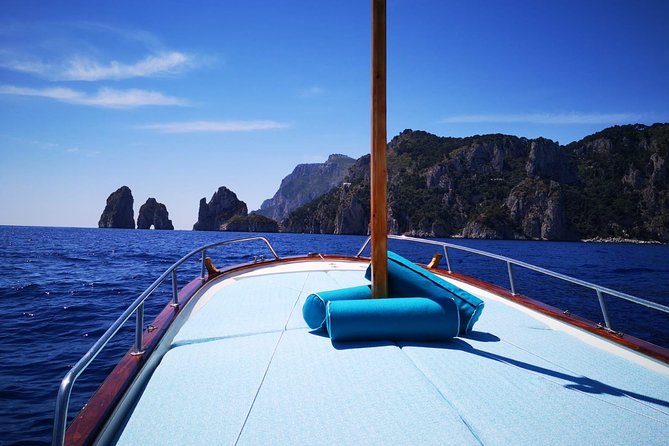 Private Island of Capri by Boat - Capri makes sense from the sea