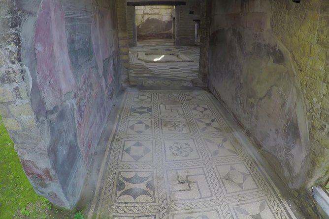 Private Pompeii and Herculaneum from SORRENTO - Herculaneum shows a more intimate Roman town