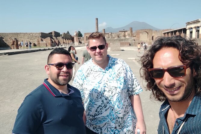 Private Pompeii Tour with lunch and Olive Oil Factory Experience - Leaving Sorrento at 9:00 a.m.