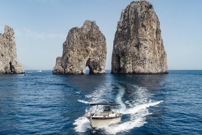 Private Scenic Boat Tour from Sorrento to Capri and Positano - What the captain adds to the day