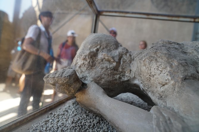 Private Skip-the-Line Pompeii & Mt. Vesuvius Tour from Positano - Entering Pompeii through the ancient city gate