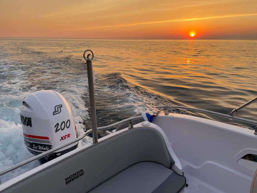 Private Sunset boat tour - A sunset departure from Marina Piccola