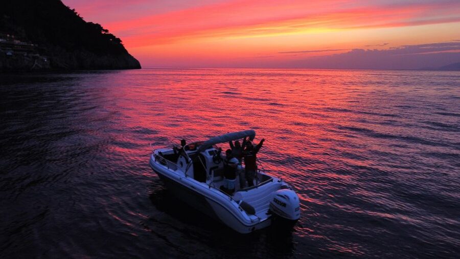 Private Sunset boat tour - How the timing shapes the experience