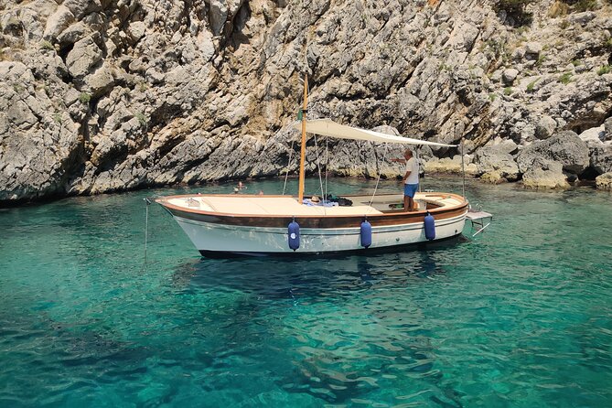 Private tour in a typical Capri boat - The bottom line for your Capri plans