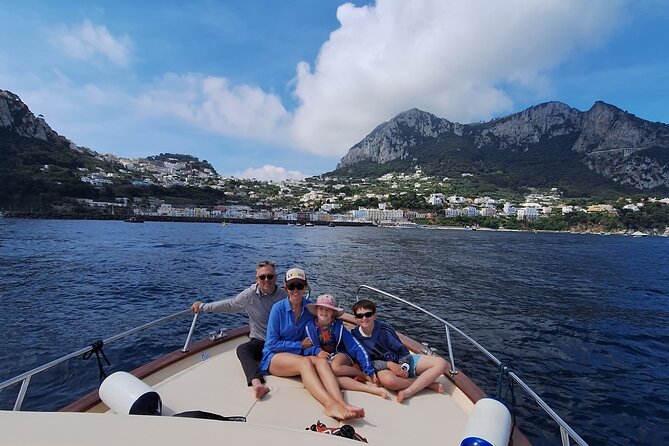 Private tour of Capri - Seeing Capri from the sea