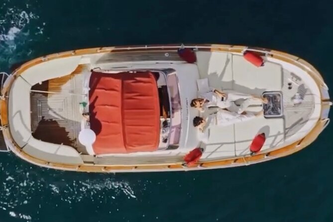 Private Tour of the Island of Capri by Boat and Visit to the Caves - The Green Grotto and its emerald light