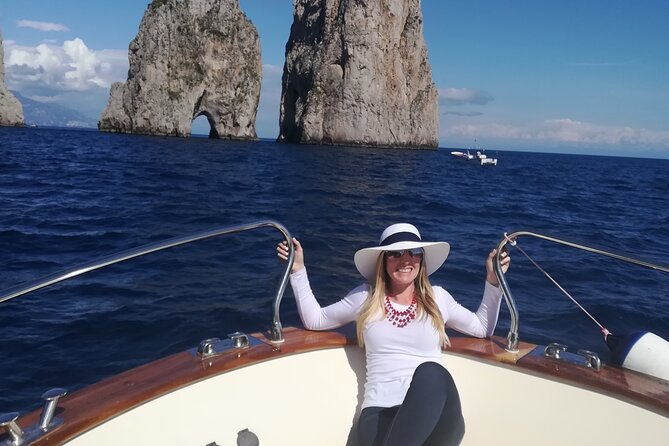 Private tour with fishing, tour of Capri and lunch on board - The crew and the feel on board