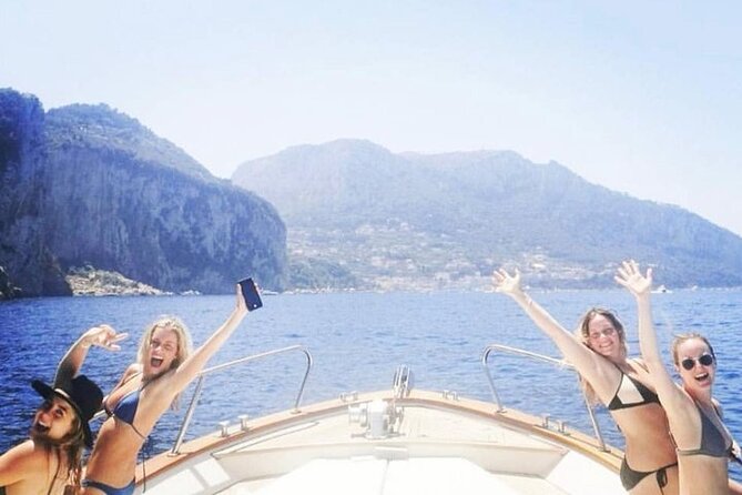 Selfie at Faraglioni, Water Taxi, Transfers in Capri! - Key points to know before you book