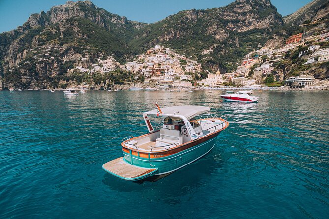 Shared boat tour to the Amalfi Coast from Sorrento - Positano with 90 minutes ashore