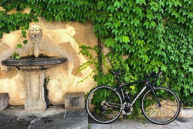 Sightseeing Bike Tour Amalfi Coast - Riding toward Positano